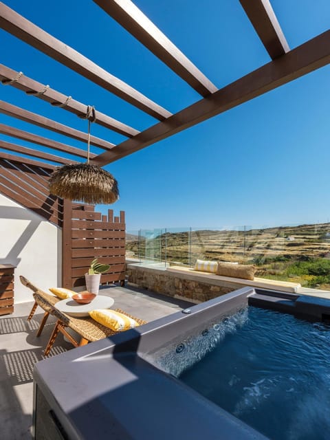 Patio, Day, Natural landscape, Hot Tub, View (from property/room), Balcony/Terrace, sunbed