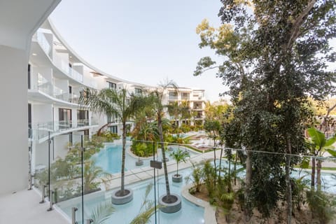 Balcony/Terrace, Pool view