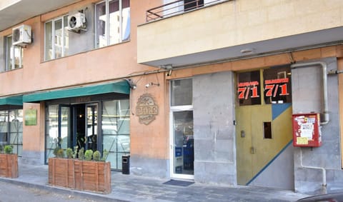 Facade/entrance