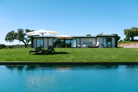 Property building, Garden, Garden view, Pool view, Swimming pool, sunbed