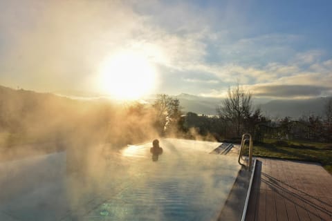 Decorative detail, Lake view, Mountain view, Swimming pool
