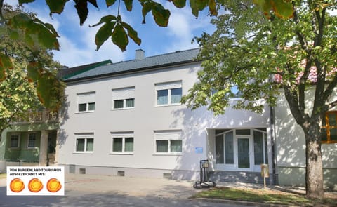 Property building, Patio, Facade/entrance