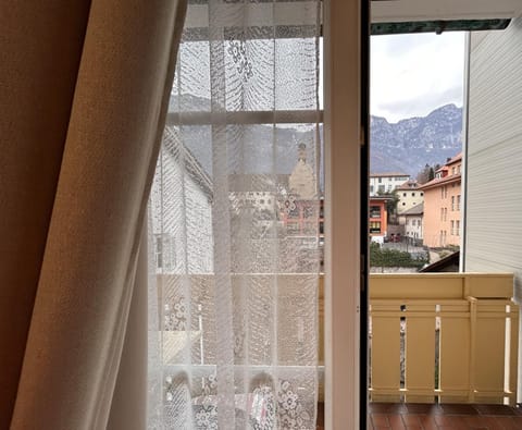 View (from property/room), Balcony/Terrace, Mountain view