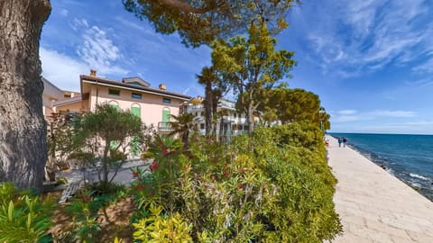 Villa Caburlotto Apartment in Grado