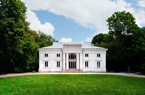Facade/entrance, View (from property/room)