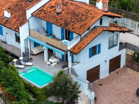 Property building, Bird's eye view, Swimming pool