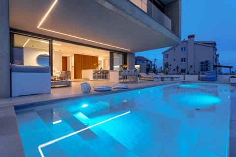 Property building, Swimming pool