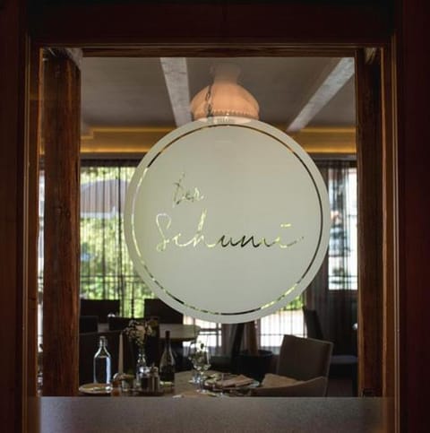 Restaurant/places to eat, Property logo or sign