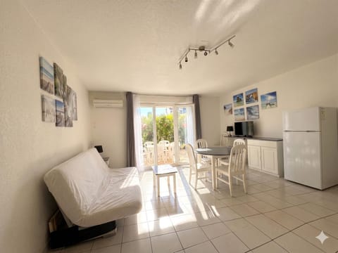 Kitchen or kitchenette, Seating area