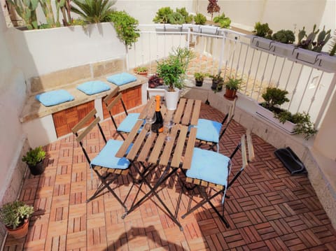 Property building, Balcony/Terrace, Balcony/Terrace
