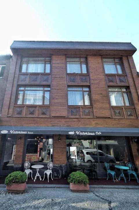 Property building, Restaurant/places to eat, Facade/entrance, Breakfast