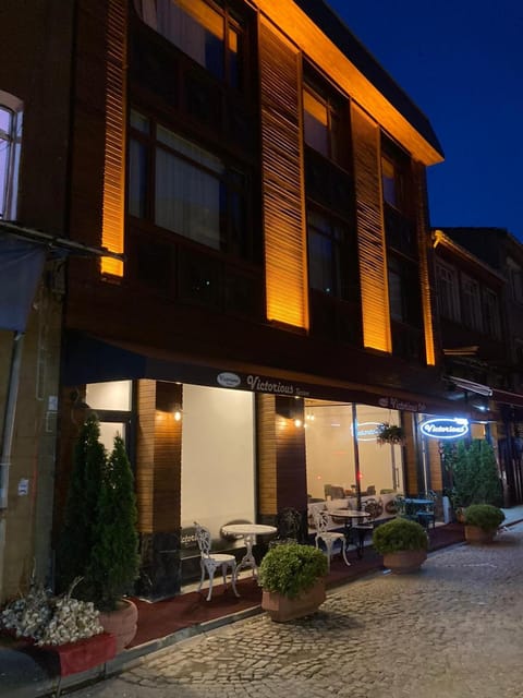 Property building, Facade/entrance, Night