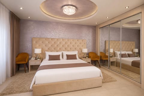 Bed, Photo of the whole room, Evening entertainment, Bedroom, hair dryier, wardrobe, air conditioner