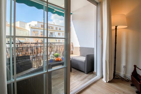 Balcony/Terrace, Street view