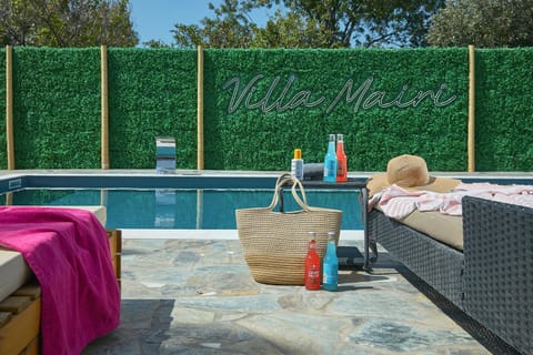 Swimming pool, sunbed