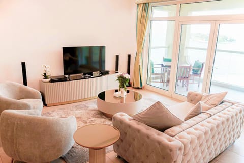 Royal Club By RVHR, Palm Jumeirah Apartment in Dubai