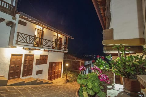 Property building, Facade/entrance, Night