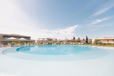 Day, Pool view, Swimming pool, sunbed