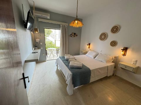 The 3 Little Pigs apartments Bed and Breakfast in Corfu, Greece