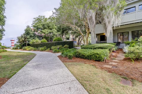 Updated Luxury King Bed Queen Fold Out Couch Beach Gear & Bike Rentals Included House in Hilton Head Island