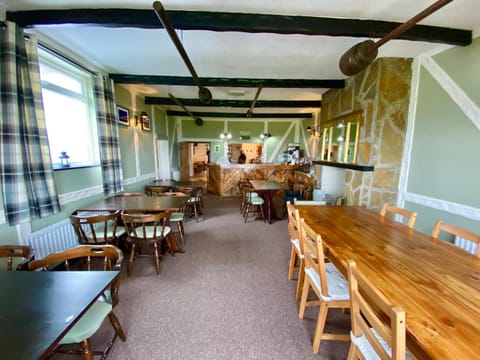 Restaurant/places to eat, Seating area, Dining area