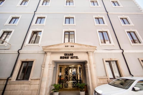 Facade/entrance