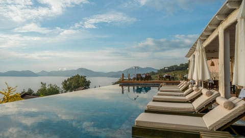 View (from property/room), Sea view, Swimming pool, Swimming pool, sunbed