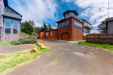 Lighthouse View House in Lincoln City
