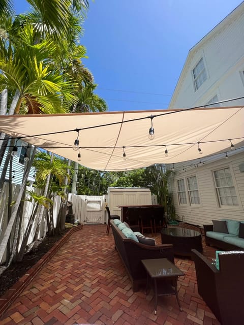 The Porch on Frances Inn - Adults Exclusive Inn in Key West