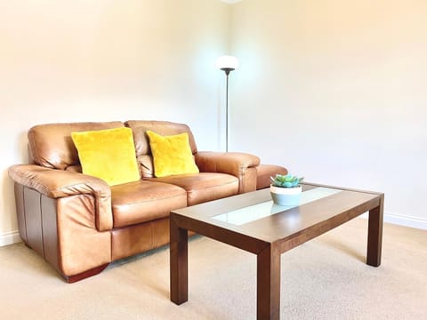 100 Thornhill Drive, Elgin Apartment in Elgin