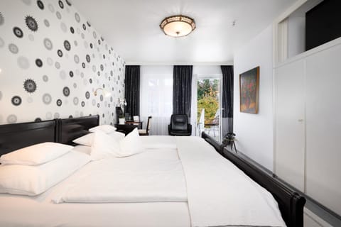 Bed, Balcony/Terrace, Photo of the whole room, Bedroom, Garden view, wardrobe