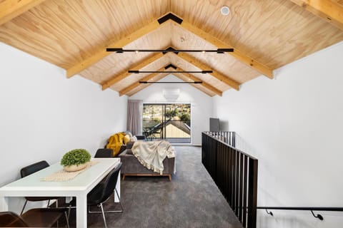 Lounge or bar, Family
