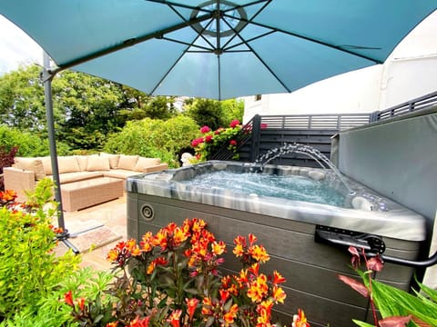 Patio, Garden, Hot Tub, Balcony/Terrace