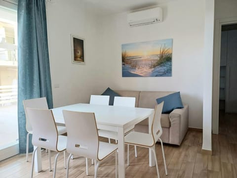 Living room, Dining area, air conditioner