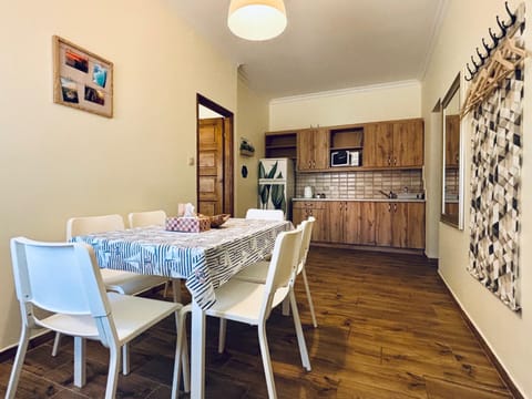 Kitchen or kitchenette, Meals
