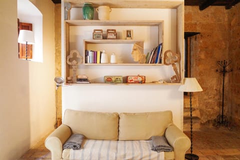 Library, Living room, Seating area