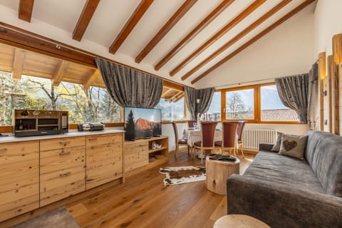 Chalet Mountain Plaza - Apt Overland Apartment in Pinzolo