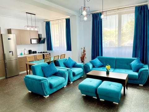 Kitchen or kitchenette, Living room