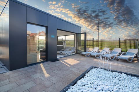 Activities, Hot Tub, Sauna, Spa and wellness centre/facilities, Seating area