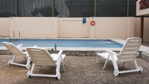 Patio, Pool view, Swimming pool, Swimming pool, sunbed