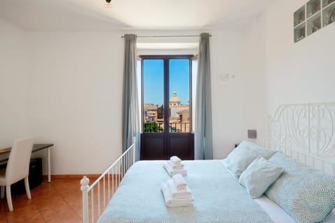 Bed, View (from property/room), Balcony/Terrace, Photo of the whole room, Bedroom, towels