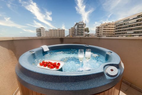 Off site, Balcony/Terrace