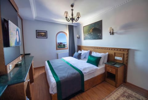 Bed, TV and multimedia, Bedroom, Sea view