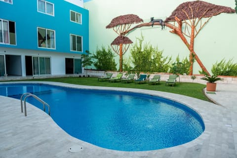 Swimming pool