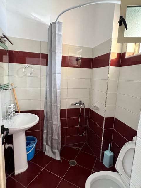 Rock Star-Pllakat Bed and Breakfast in Sarandë