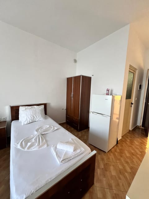 Rock Star-Pllakat Bed and Breakfast in Sarandë