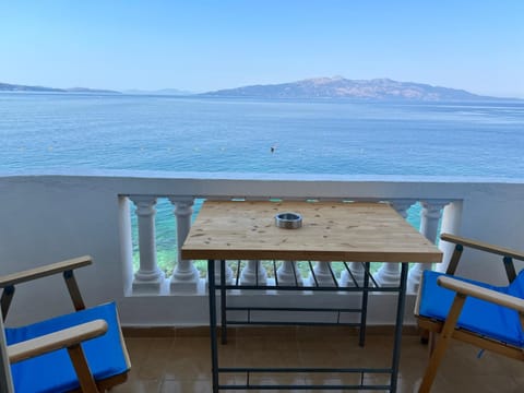 Rock Star-Pllakat Bed and Breakfast in Sarandë