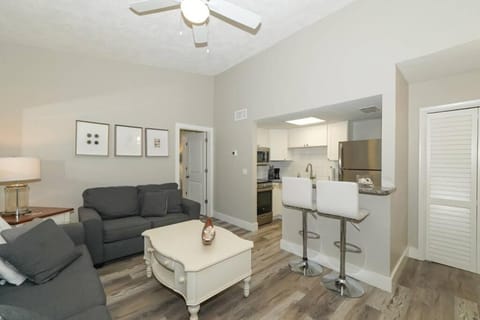 Siesta Key Village-Suite #3: A Block to the Beach! Apartment in Siesta Beach