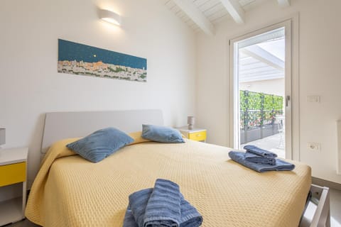 Bed, Balcony/Terrace, Bedroom