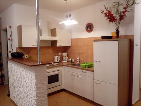 Apartament TOSIA mieści się w pobliżu Plaży Zachodniej 450 m. Do dyspozycji jest też mały ogródek z miejscem na wypicie porannej kawy. Na osiedlu sąsiadującym ze sklepem Netto oraz Żabką, znajduje się plac zabaw dla dzieci oraz boisko do gry w piłkę. Apartment in West Pomeranian Voivodeship, Poland